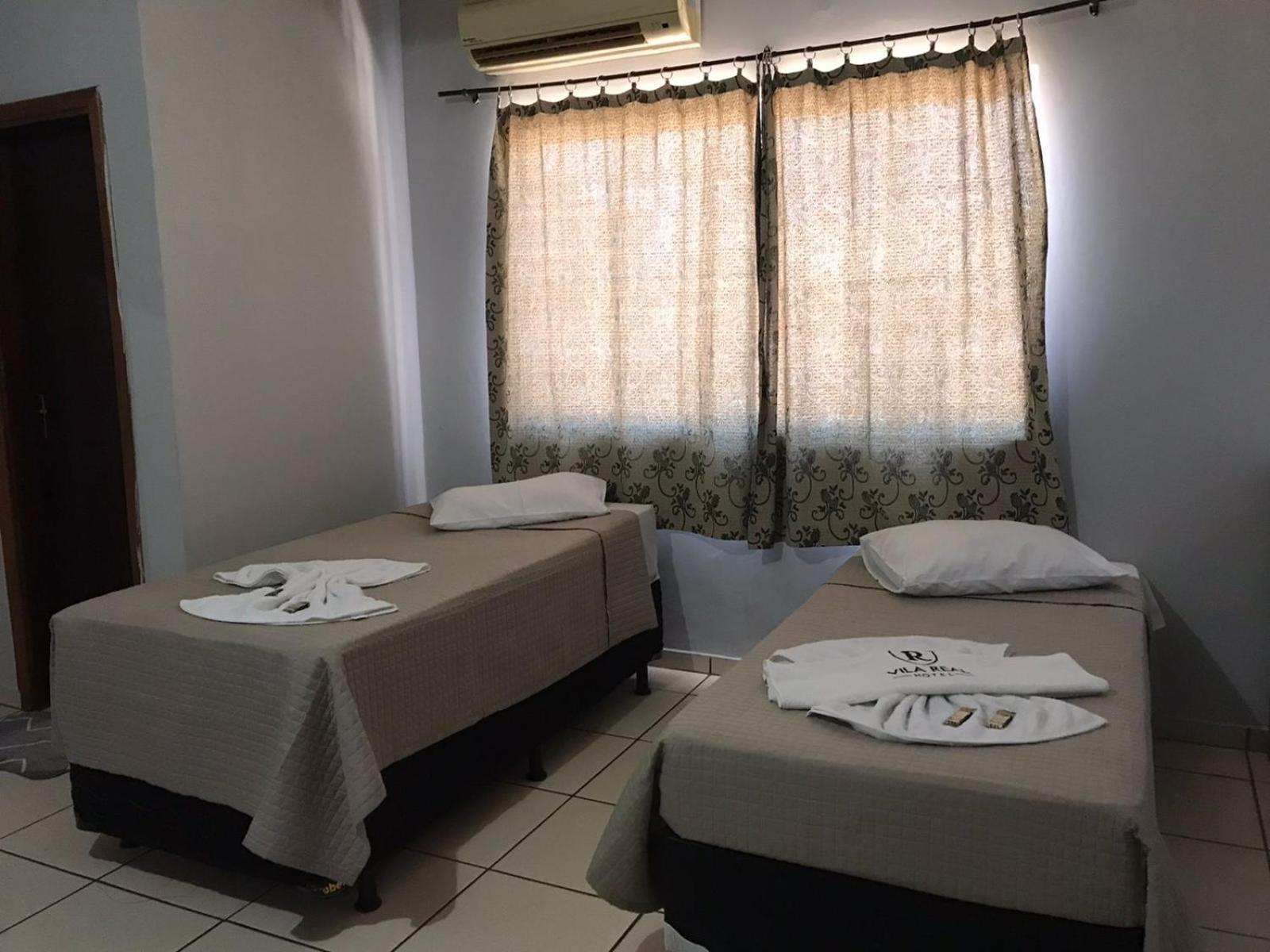 Hotel Vila Real Dourados Extérieur photo